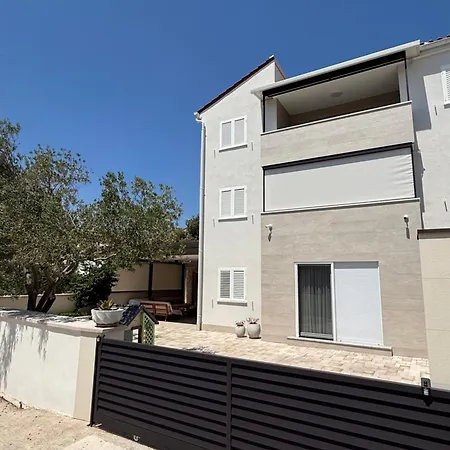 Pernjak Apartment Mandre