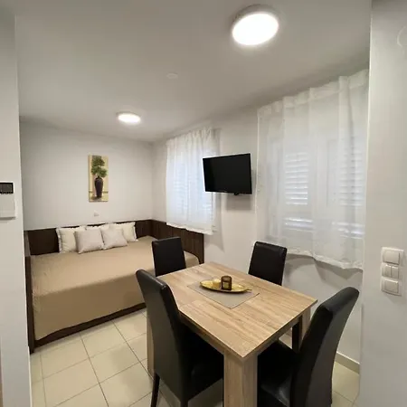 Pernjak Apartman Mandre